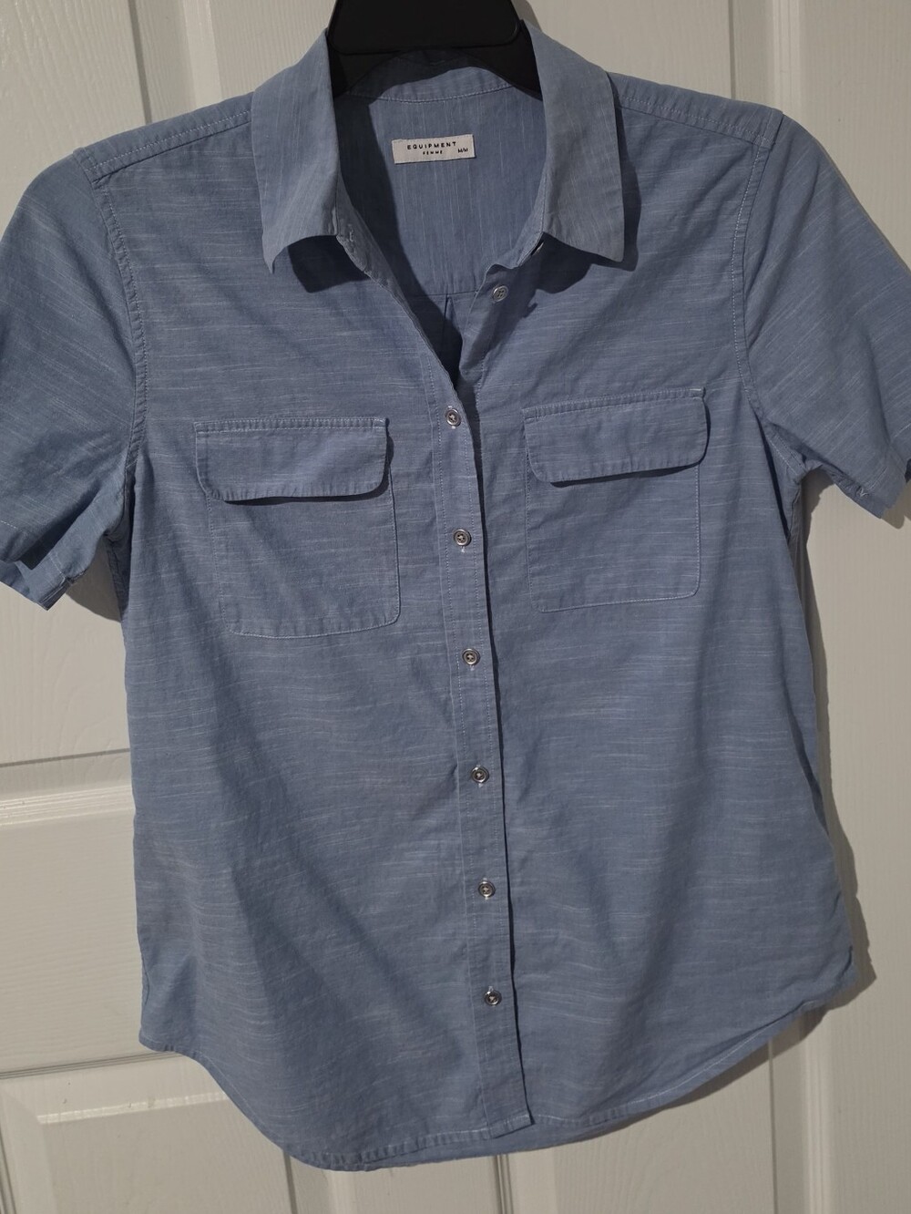 Equipment Femme Blue Chambray Short Sleeve Button Down Shirt Size M
